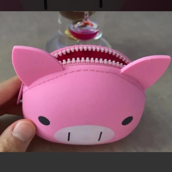 Claire’s Piggy Mini Coin Purse - Picture 4 of 4